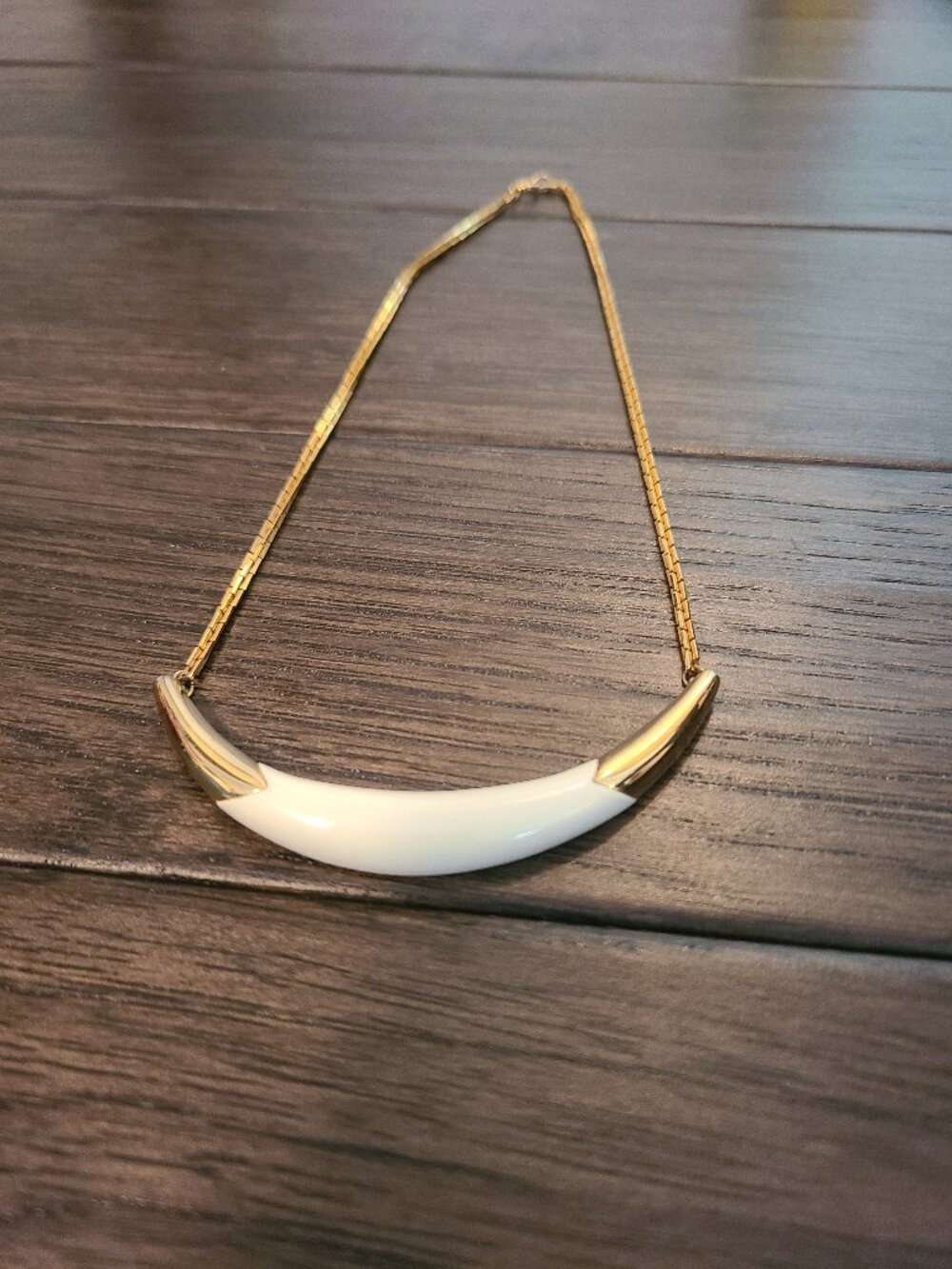 Vintage 70s choker necklace - white enamel